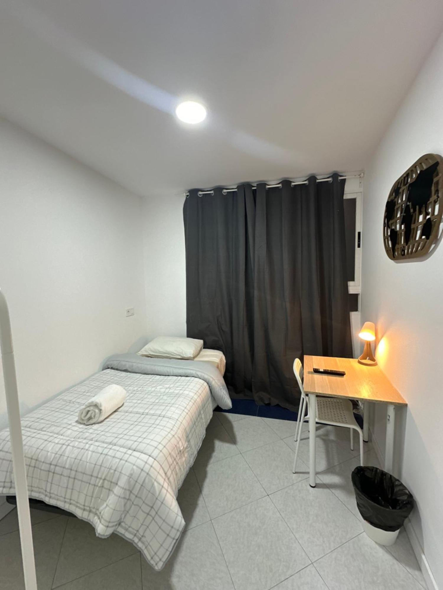Rooms Mediavilla Madrid Exterior photo