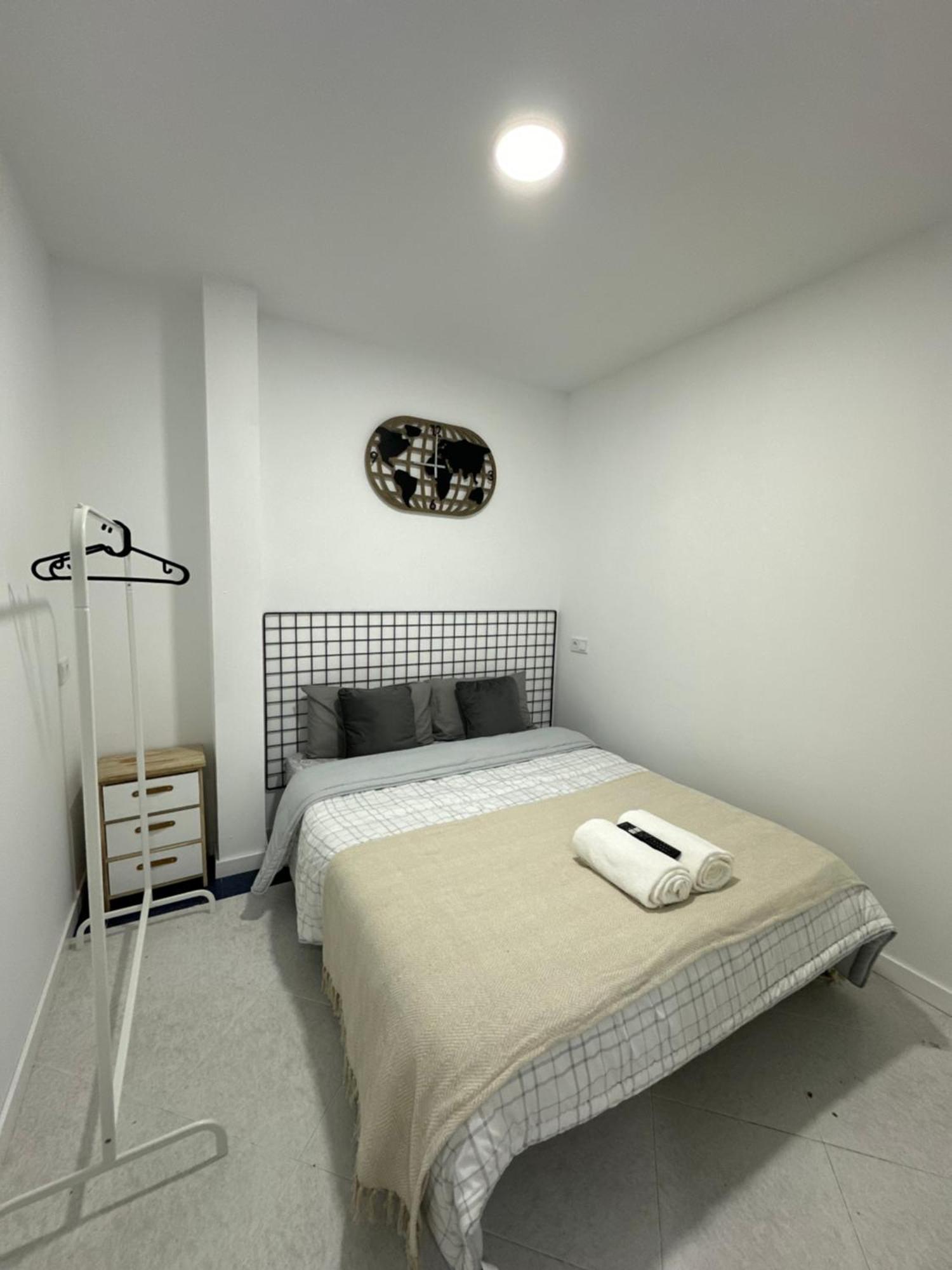 Rooms Mediavilla Madrid Exterior photo
