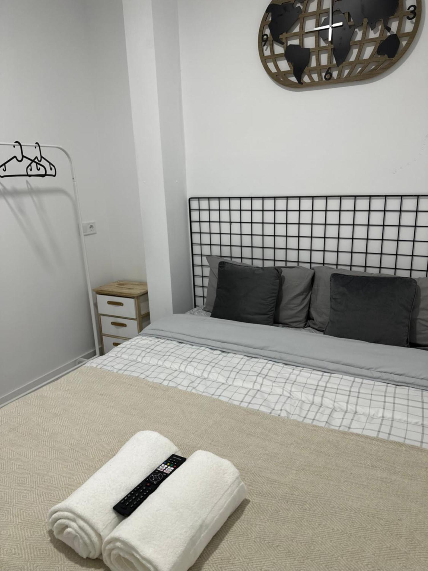 Rooms Mediavilla Madrid Exterior photo